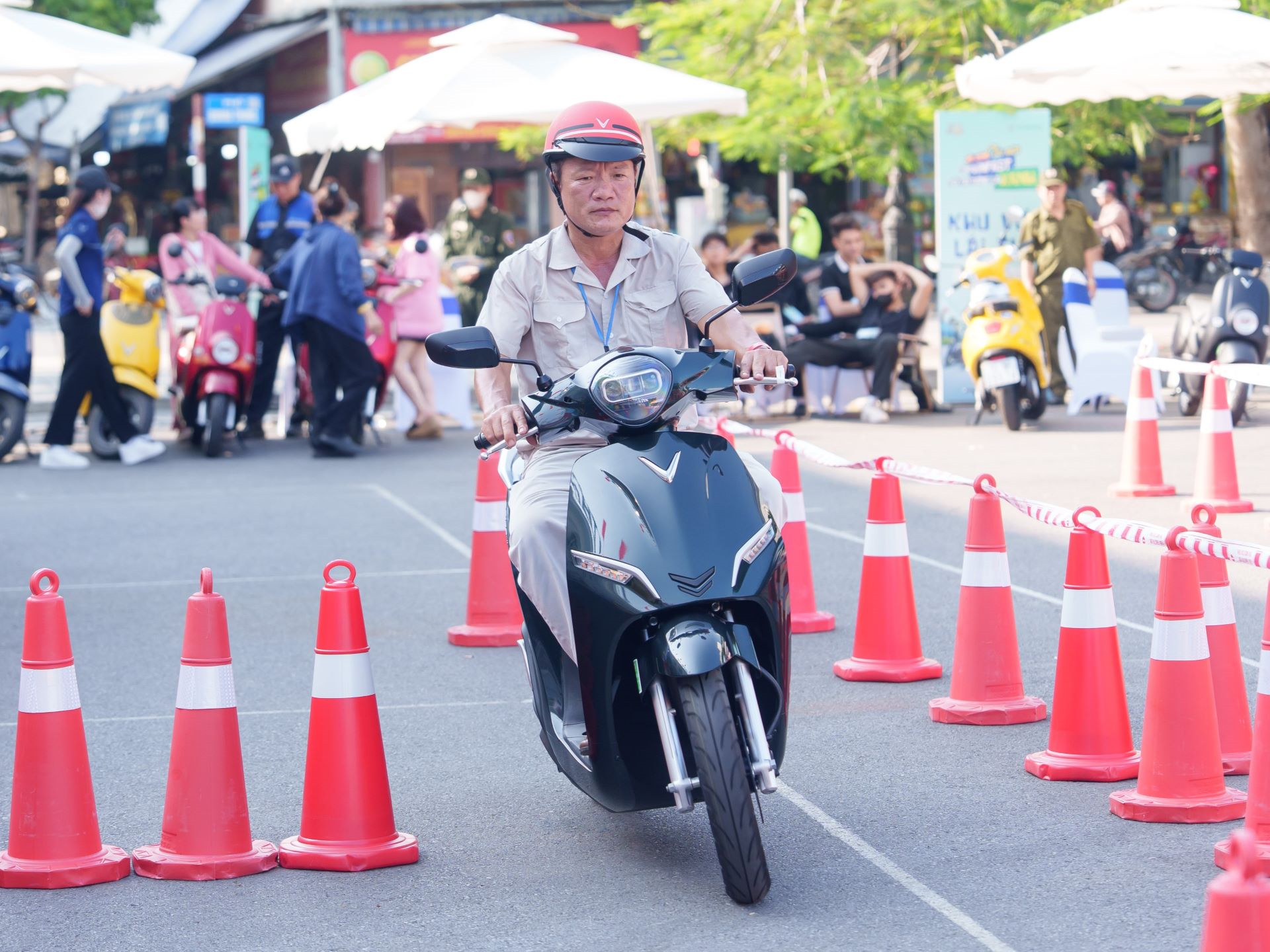 Kỹ sư cơ khí chia sẻ lý do mua xe máy VinFast Feliz Neo chỉ sau một lần chạy thử